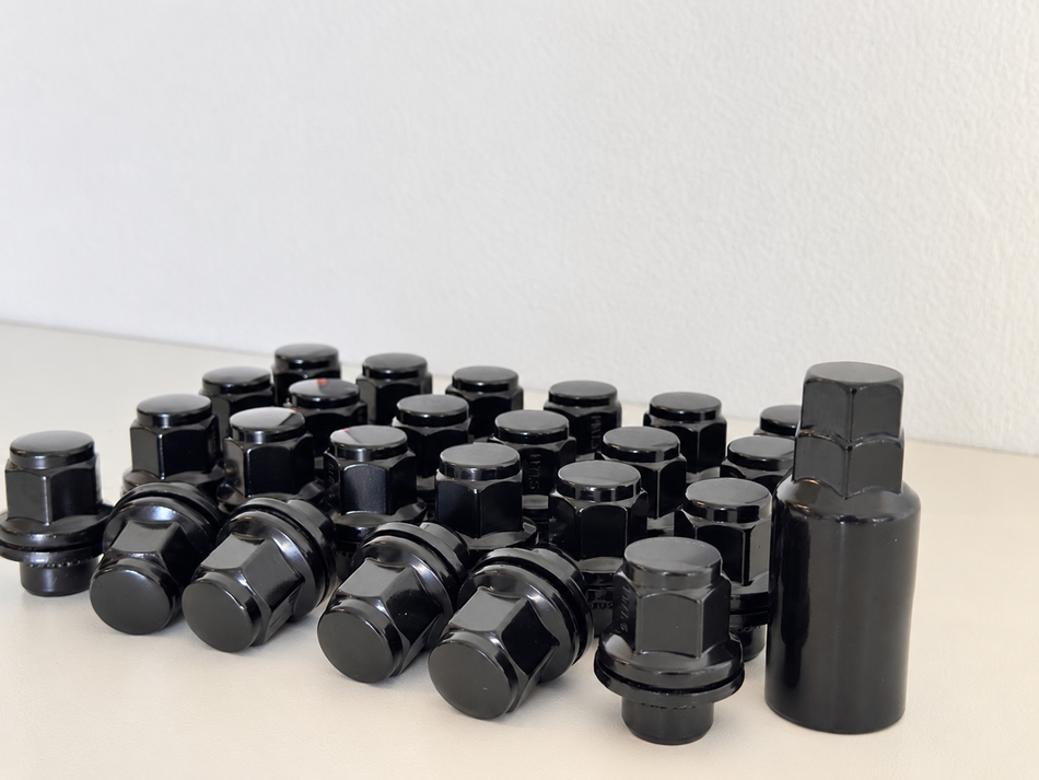 Set of 20 black Mag Seat-style lug nuts for Land Rover Range Rover wheels, durable motor vehicle wheel parts by OE Style Wheels.