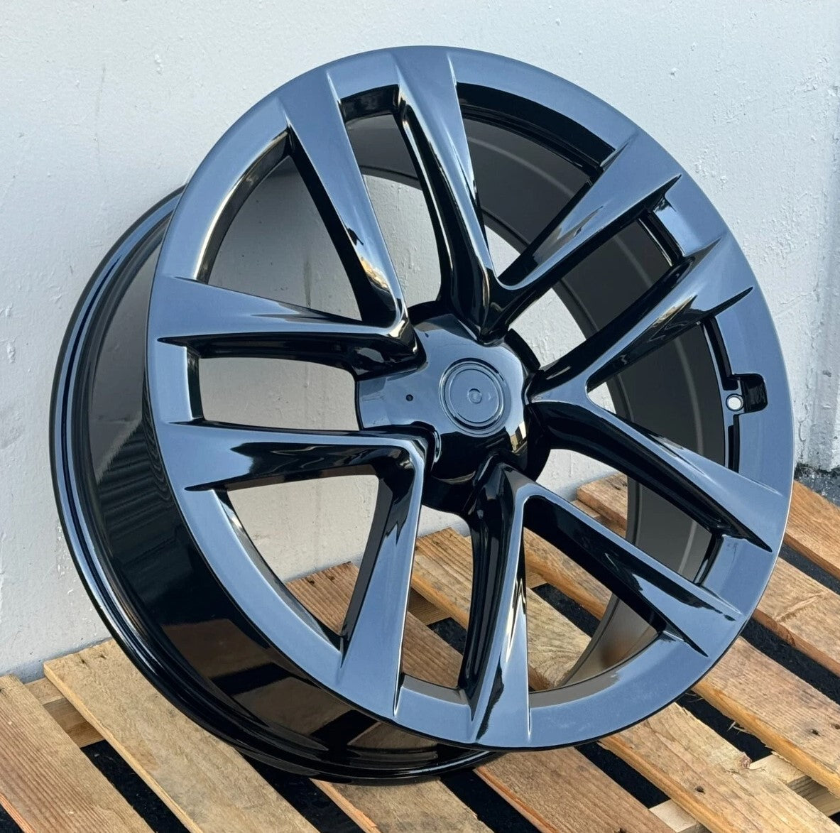 22-inch gloss black OE Style Wheels for Tesla Model S and X, showcasing sleek automotive rims and modern design.
