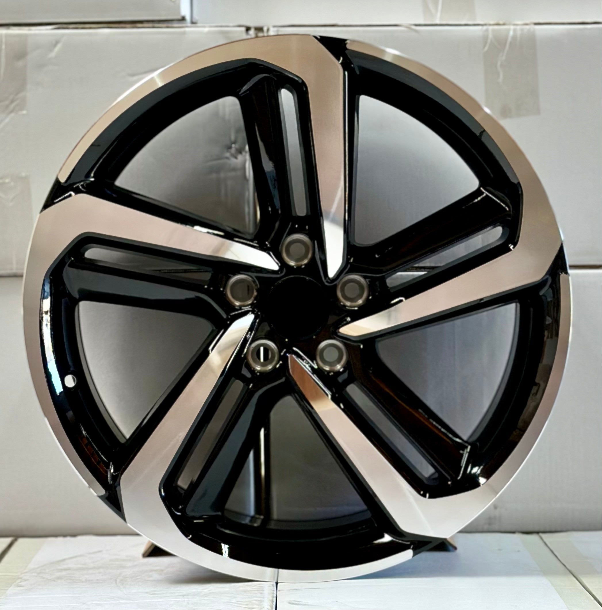 18-inch black machined OE Style Wheels for Honda Accord, Civic, Acura TSX, and other sedans and coupes, showcasing sleek automotive rims.