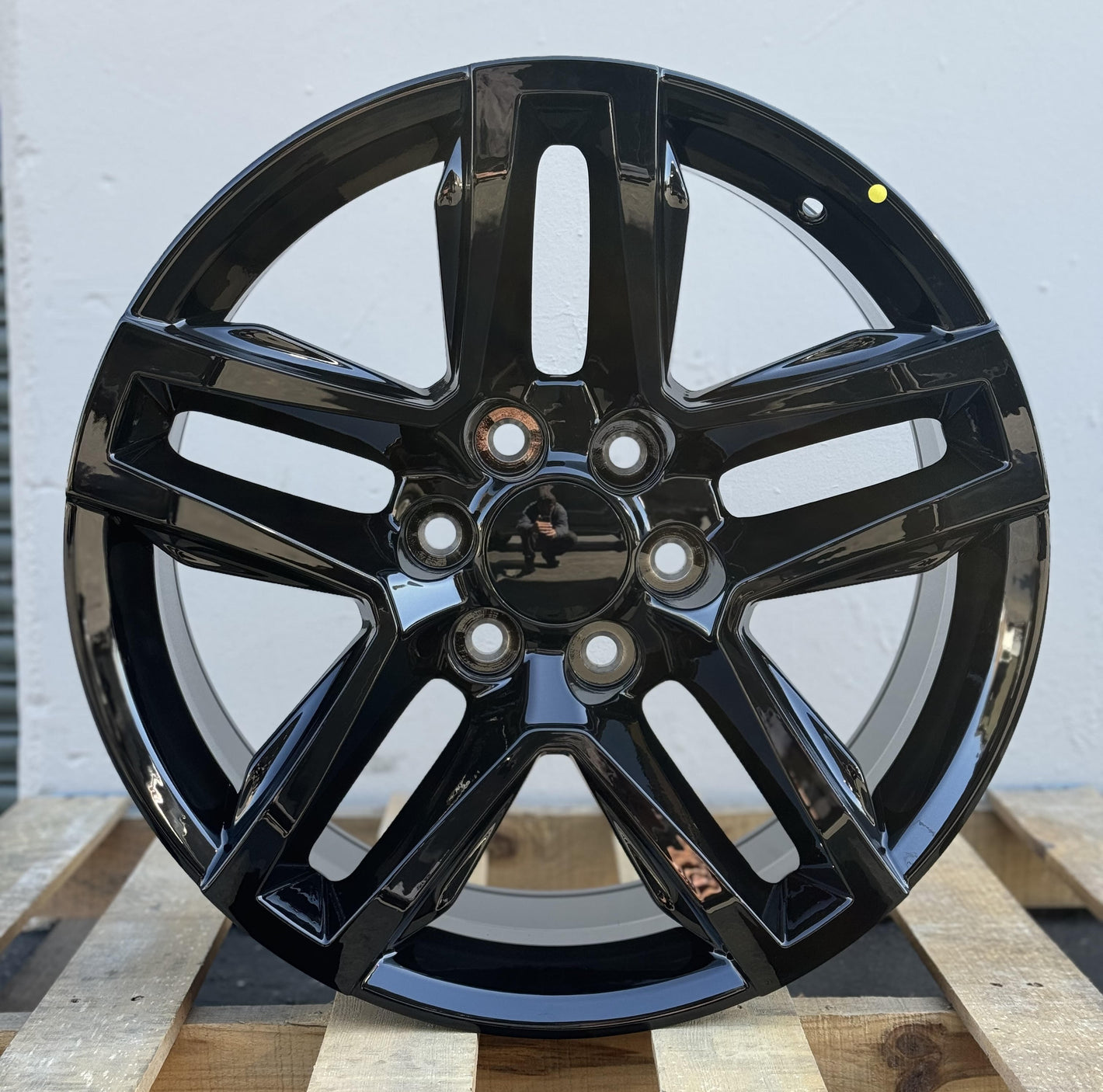 Gloss black 18-inch Trail Boss style wheels by OE Style Wheels for Cadillac Escalade, Chevy Silverado, Tahoe, Sierra, Yukon, and Suburban.