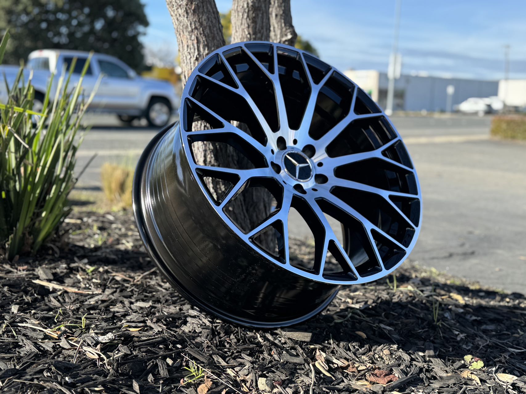 19-inch black machined face wheels by OE Style Wheels for Mercedes-Benz C-Class, E-Class, CLS, SLK AMG models.