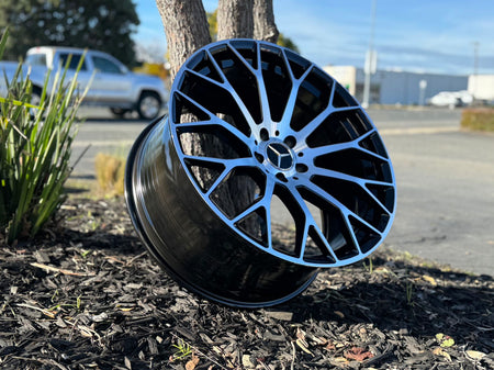 19-inch black machined face wheels by OE Style Wheels for Mercedes-Benz C-Class, E-Class, CLS, SLK AMG models.