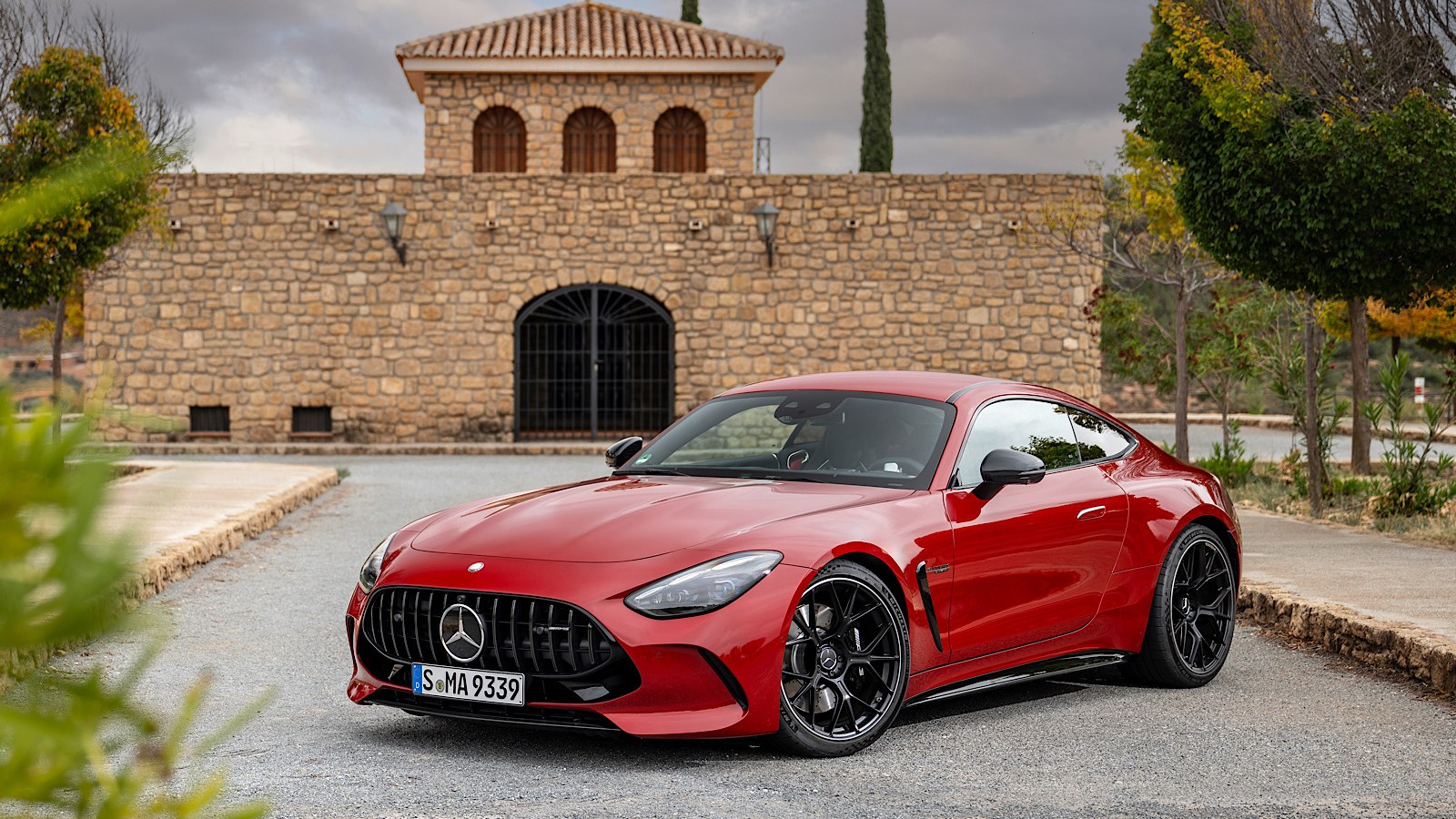 20-inch OE Style Wheels GT matte black flow forged rims for Mercedes-Benz C and E-Class models, showing the sleek wheel design.