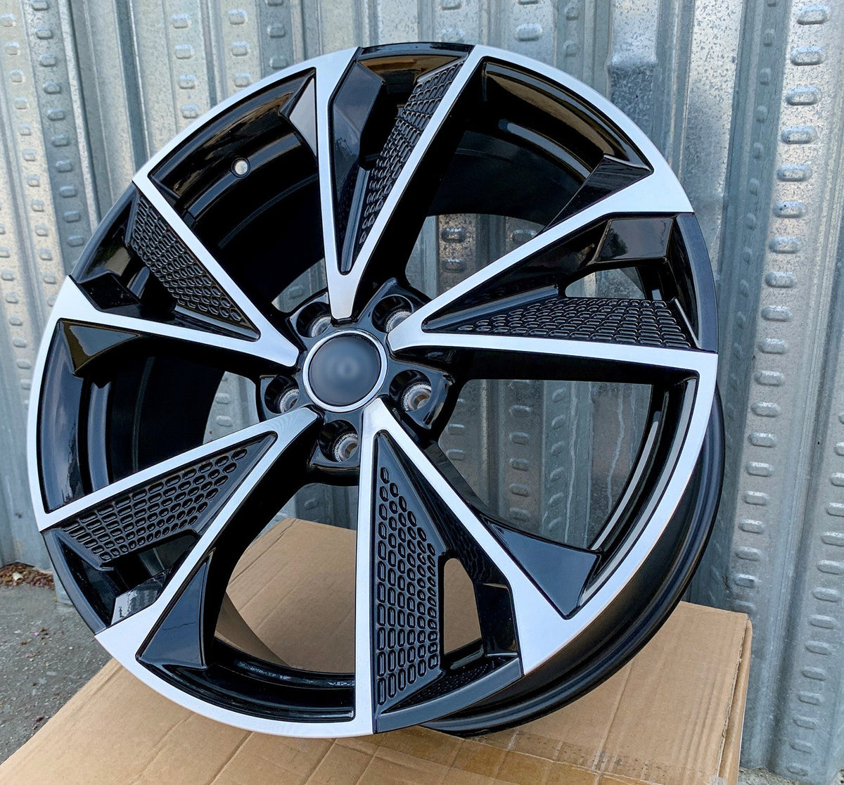 20-inch RS7 style wheels by OE Style Wheels fitted on Audi A3, S3, A4, S4, A5, S5, A6, S6, A7, S7, A8, S8, Q5, SQ5, RS3, RS5