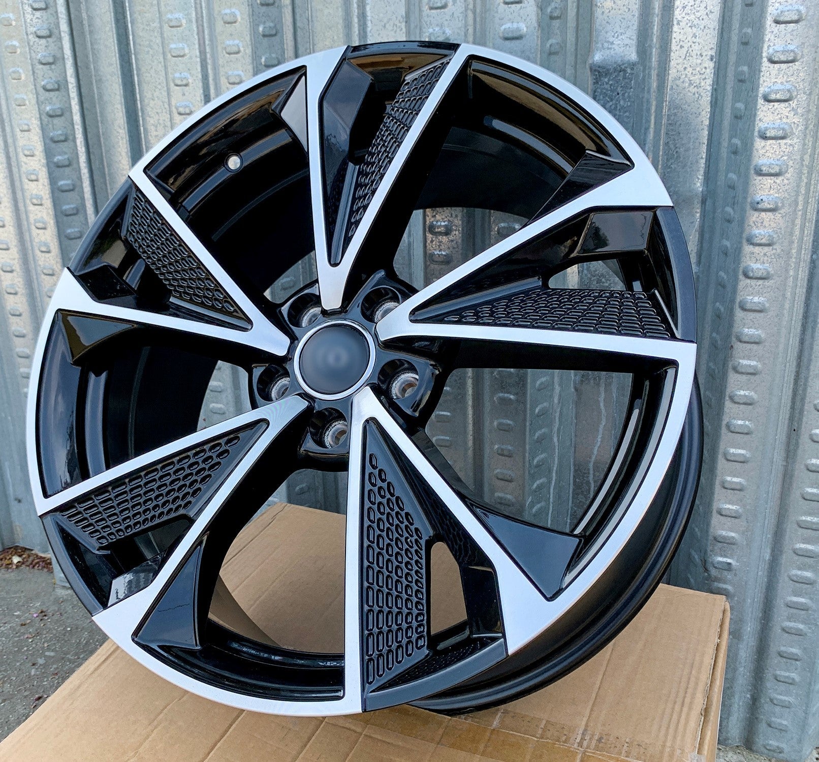 20-inch RS7 style wheels by OE Style Wheels fitted on Audi A3, S3, A4, S4, A5, S5, A6, S6, A7, S7, A8, S8, Q5, SQ5, RS3, RS5