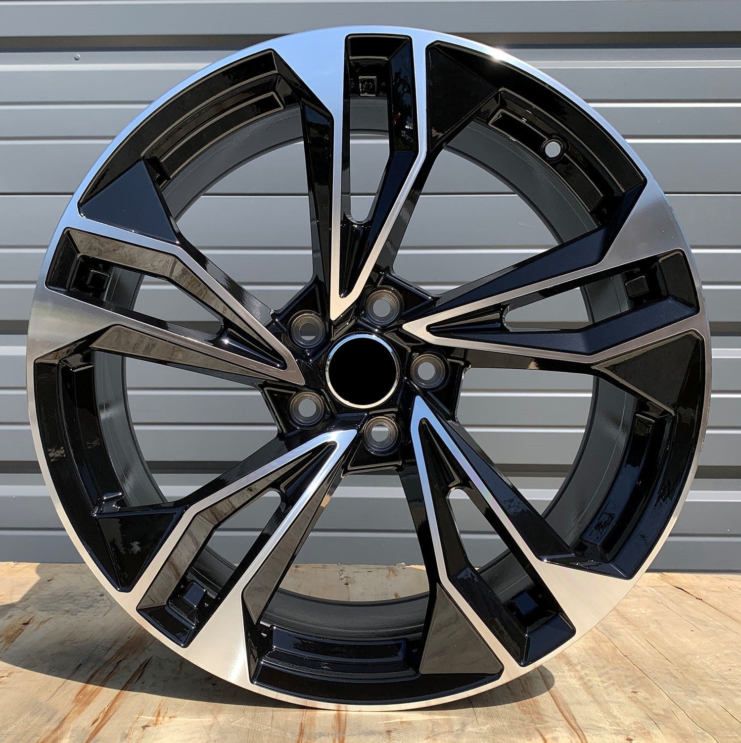 カーボン製フォーリングス Audi TT/A1/S1/A3/S3/A4/S4/A5/S5/A6/S6/A7/S7/A8/S8/Q2/Q3/Q5/Q7 Fits Audi TT TTS TTRS 8S A4 S4 B9 A3 S3 8Y Q2 A5 F5 Steering Wheel