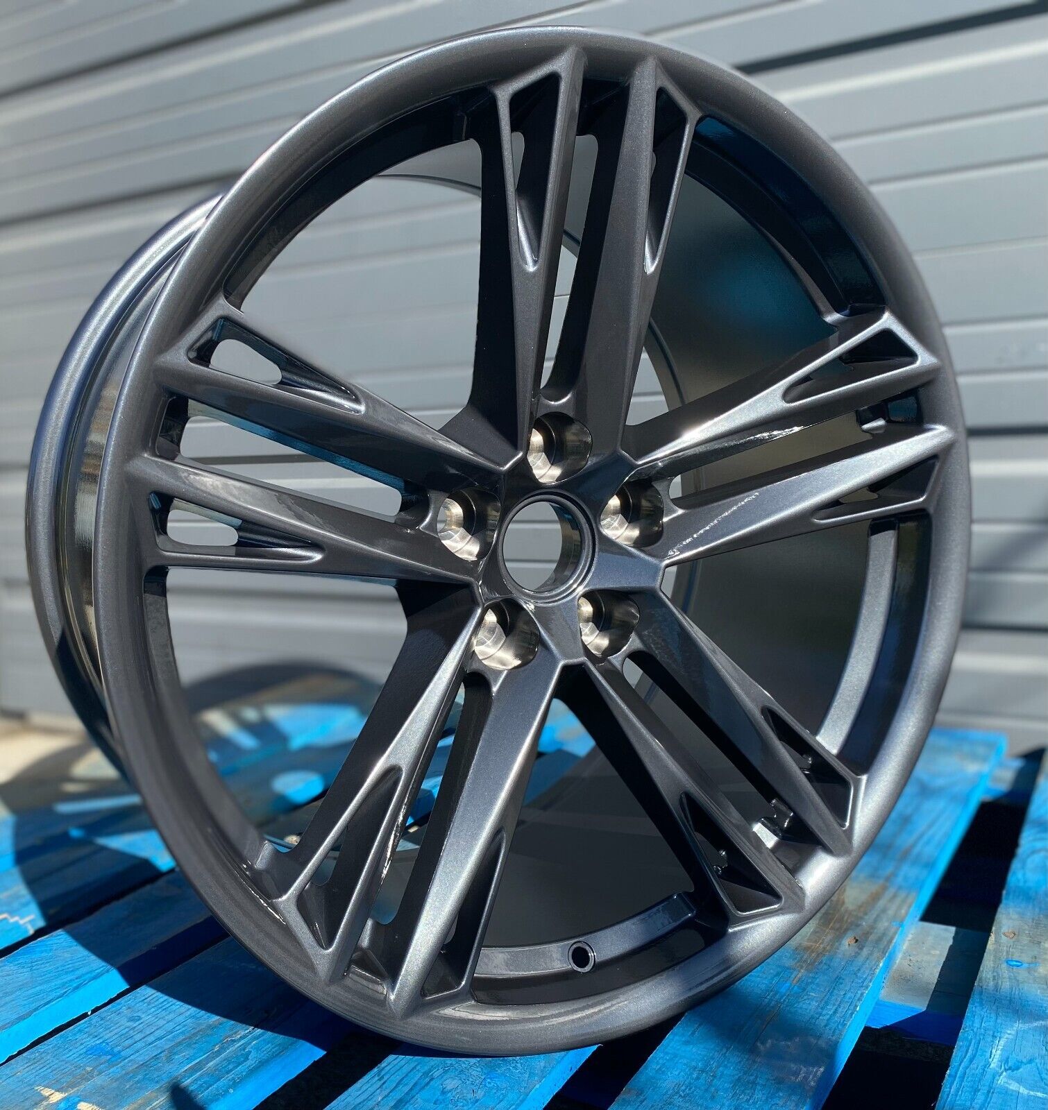 20-inch ZL1 style gun metal wheels by OE Style Wheels fitted on a Chevrolet Camaro ZL1 SS LT, showcasing sleek automotive rims.
