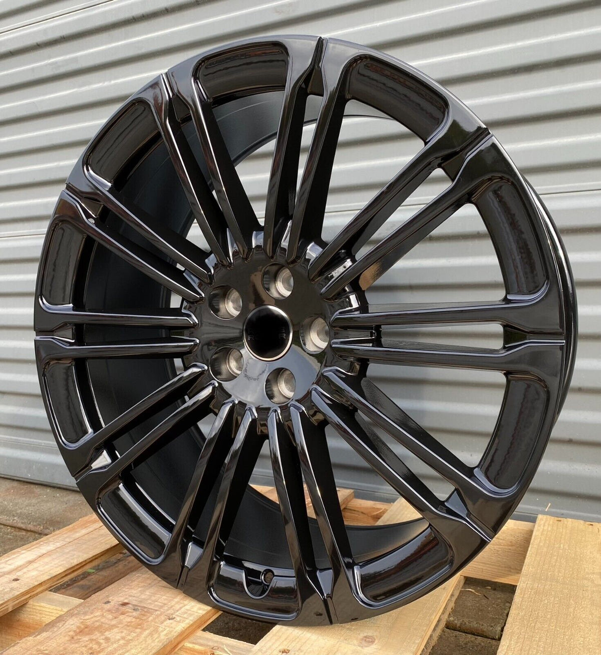 Gloss black 21-inch OE Style Wheels for Range Rover HSE Sport SVR Dynamic Autobiography 2023 and newer, showcasing sleek automotive rims.