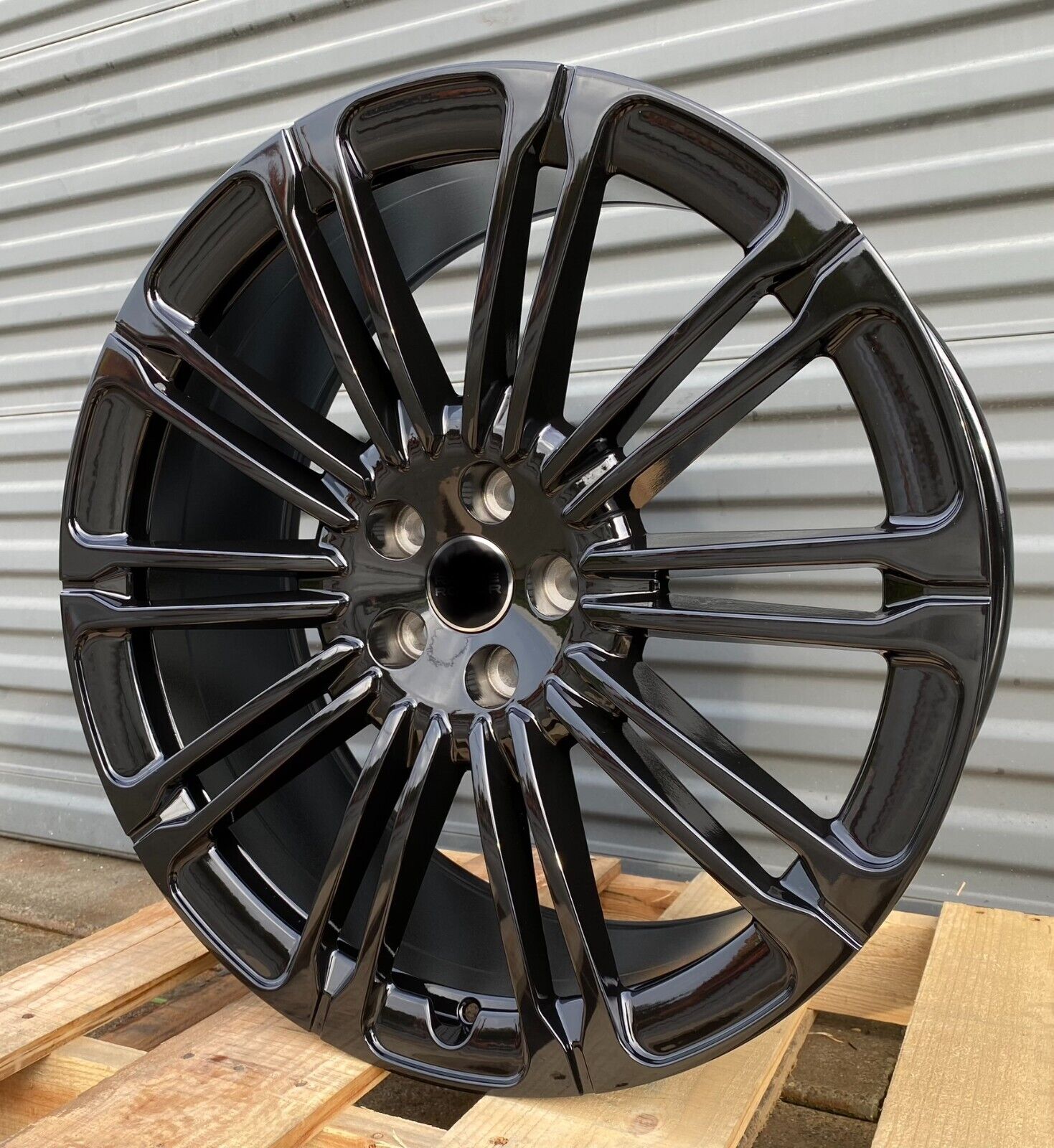 Gloss black 21-inch OE Style Wheels for Range Rover HSE Sport SVR Dynamic Autobiography 2023 and newer, showcasing sleek automotive rims.