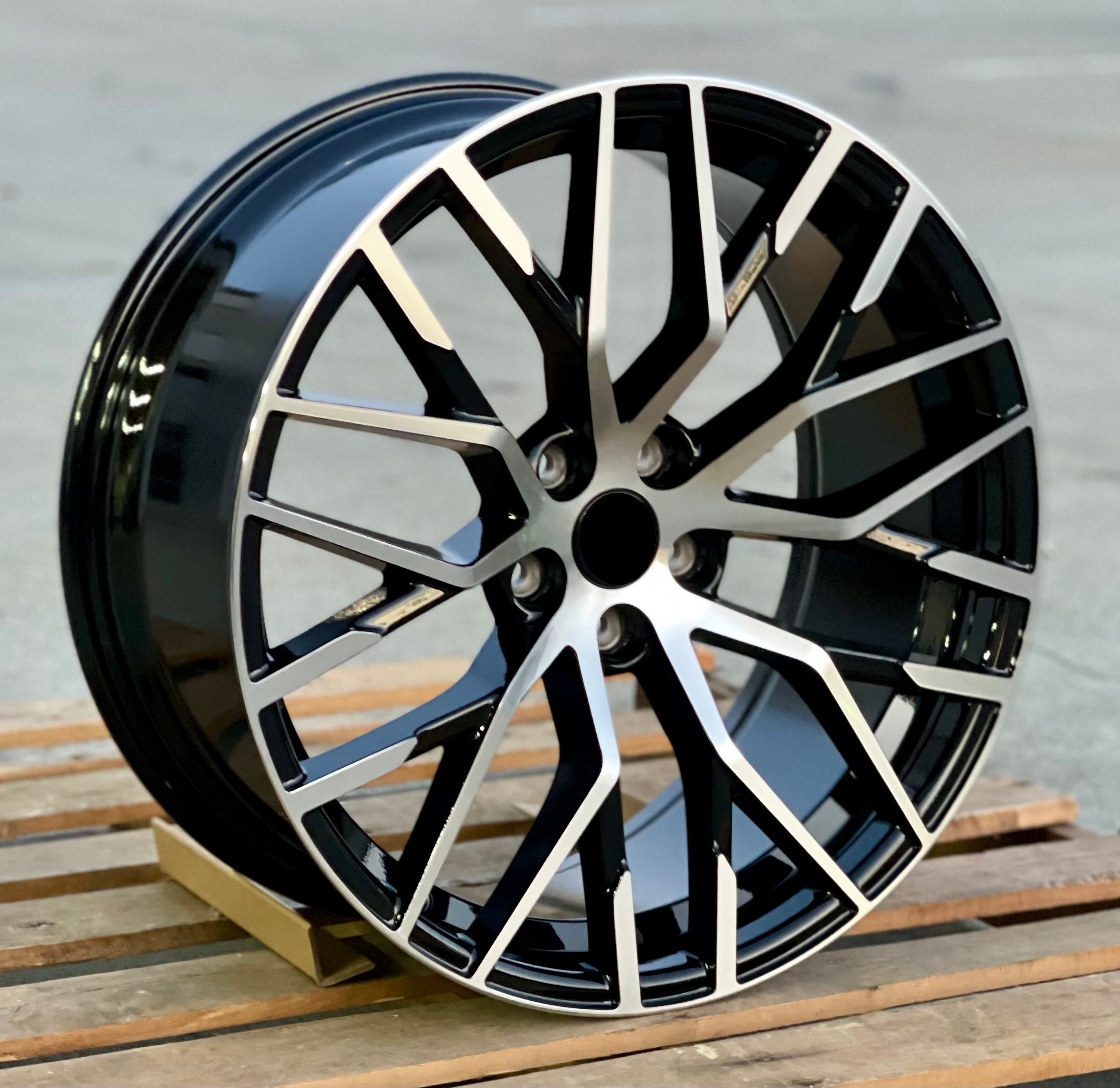 Black machined 19-inch R8 style wheels from OE Style Wheels fitting Audi A3, S3, A4, S4, A5, S5, A6, S6, A7, S7, A8, S8, Q5, SQ5, RS5