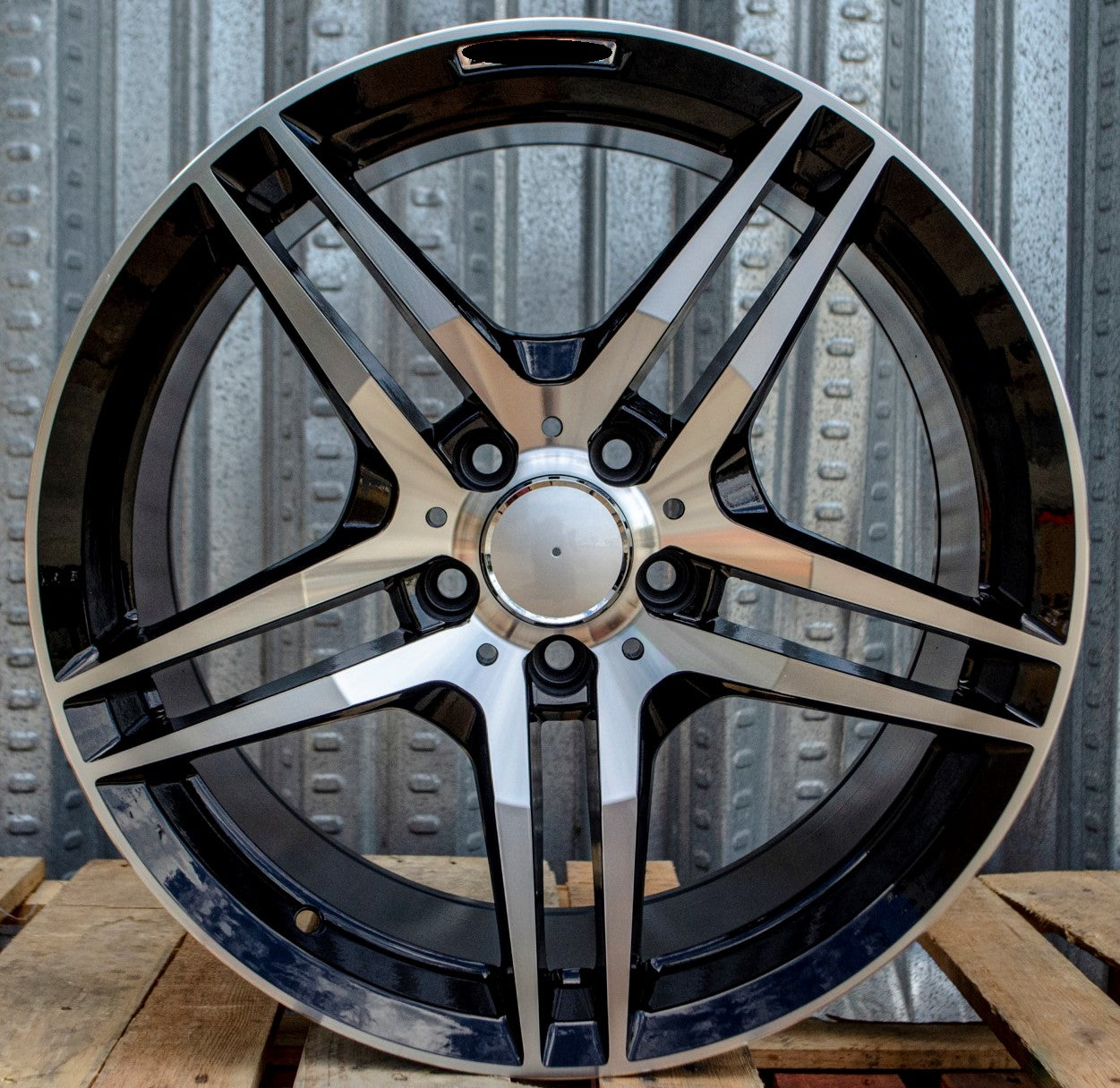 18-inch black machined face wheels by OE Style Wheels fit Mercedes-Benz CLA, C-Class, E-Class, S-Class AMG models.