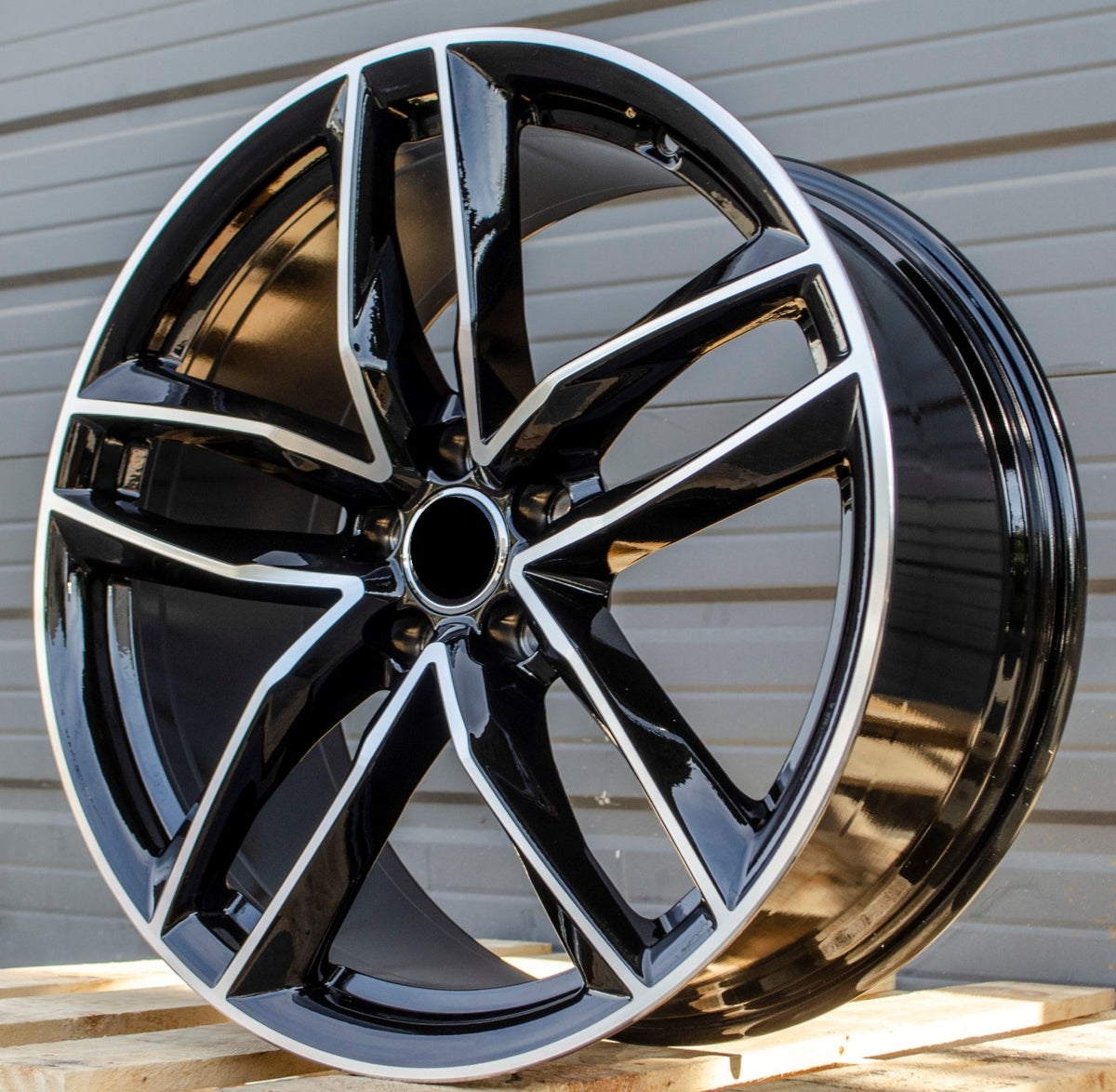 19-inch OE Style Wheels with RS6 design fitted on an Audi A4 and S4, showcasing sleek automotive rims and alloy wheel details.