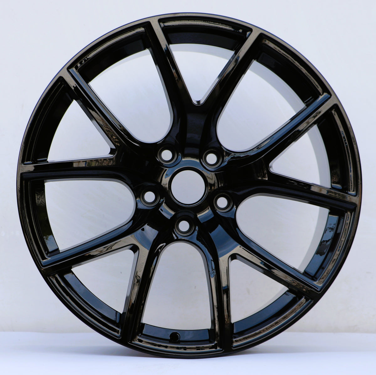 20x10 OE Style Wheels SRT Trackhawk gloss black rims on Dodge Durango and Jeep Grand Cherokee, showcasing sporty automotive wheels.