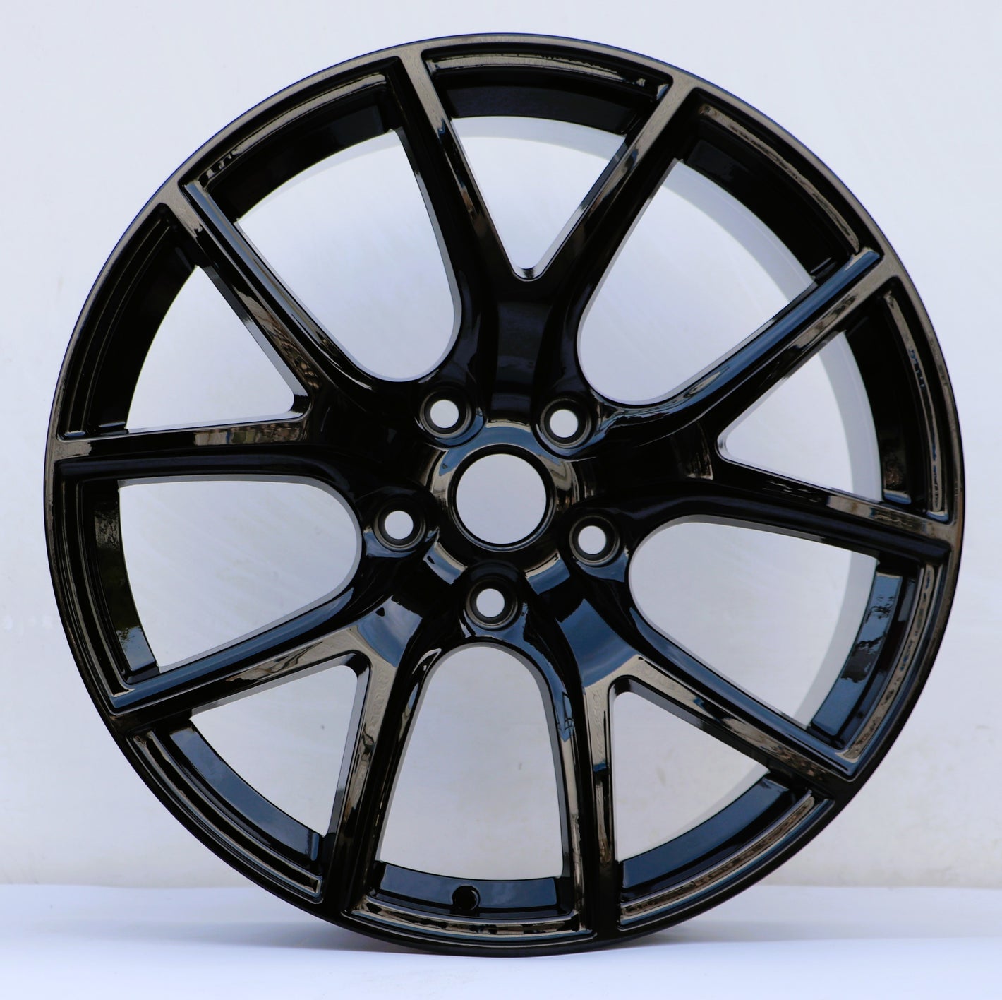 20x10 OE Style Wheels SRT Trackhawk gloss black rims on Dodge Durango and Jeep Grand Cherokee, showcasing sporty automotive wheels.