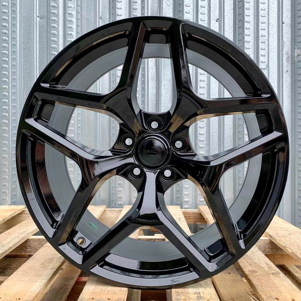 20-inch gloss black OE Style Wheels for Chevy Camaro ZL1 SS LT, showcasing sleek automotive rims and wheel design.