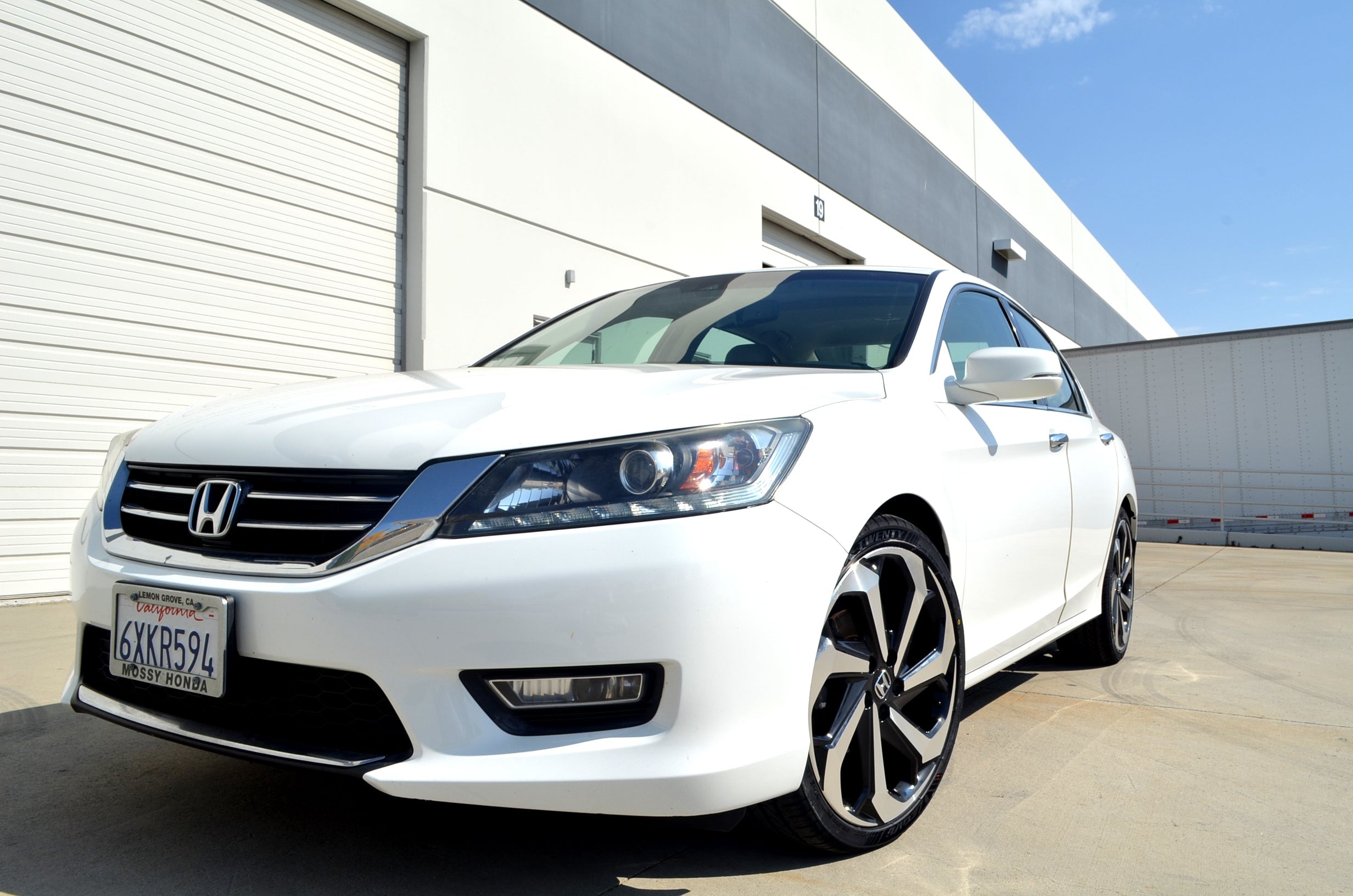 22-inch black machined OE Style Wheels for Honda Accord, Civic, Acura TSX, and other sedans and coupes, showcasing sleek automotive rims.
