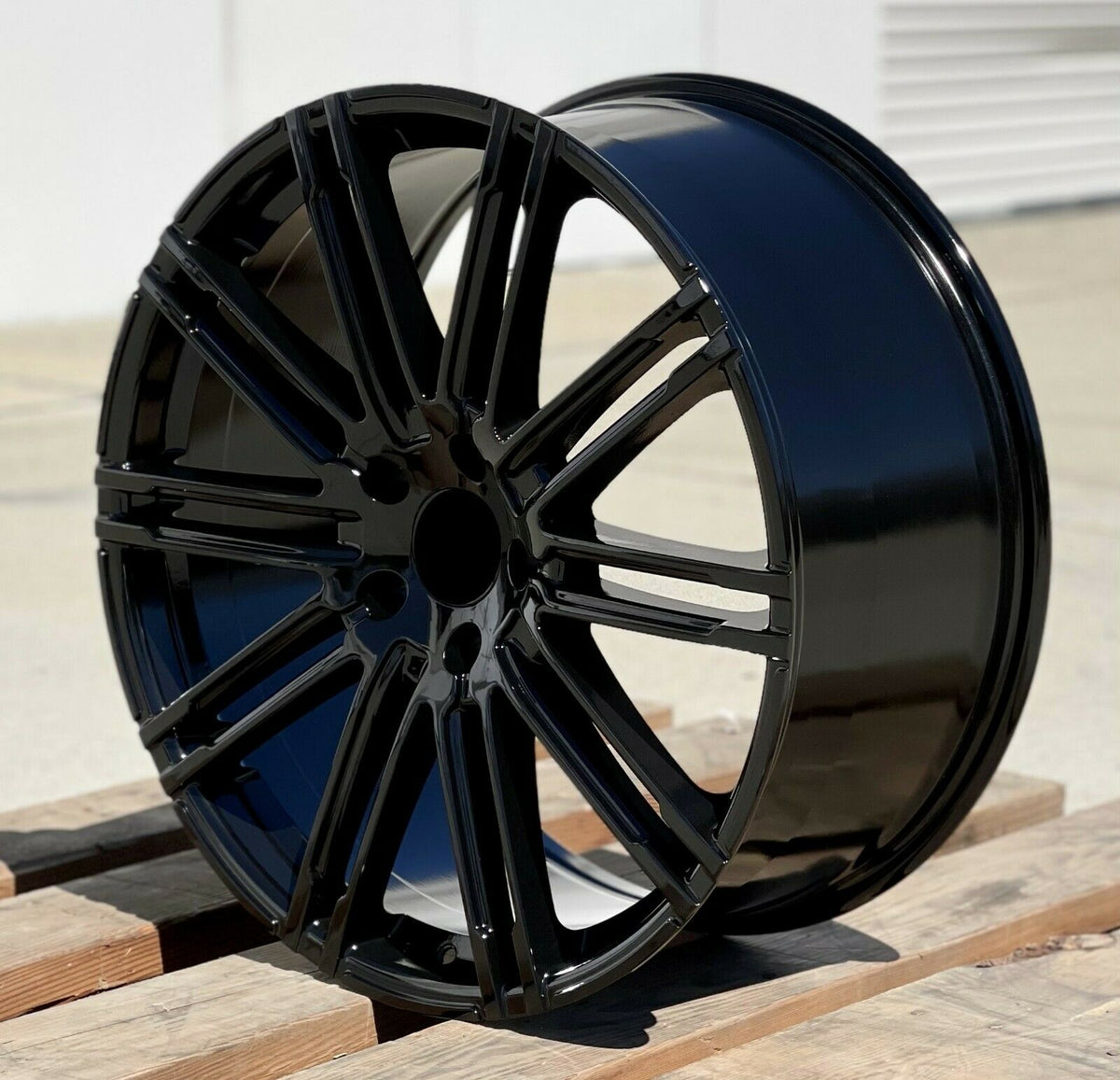 22-inch GTS style gloss black wheels by OE Style Wheels fitted on Porsche Cayenne GTS Diesel Hybrid Turbo.