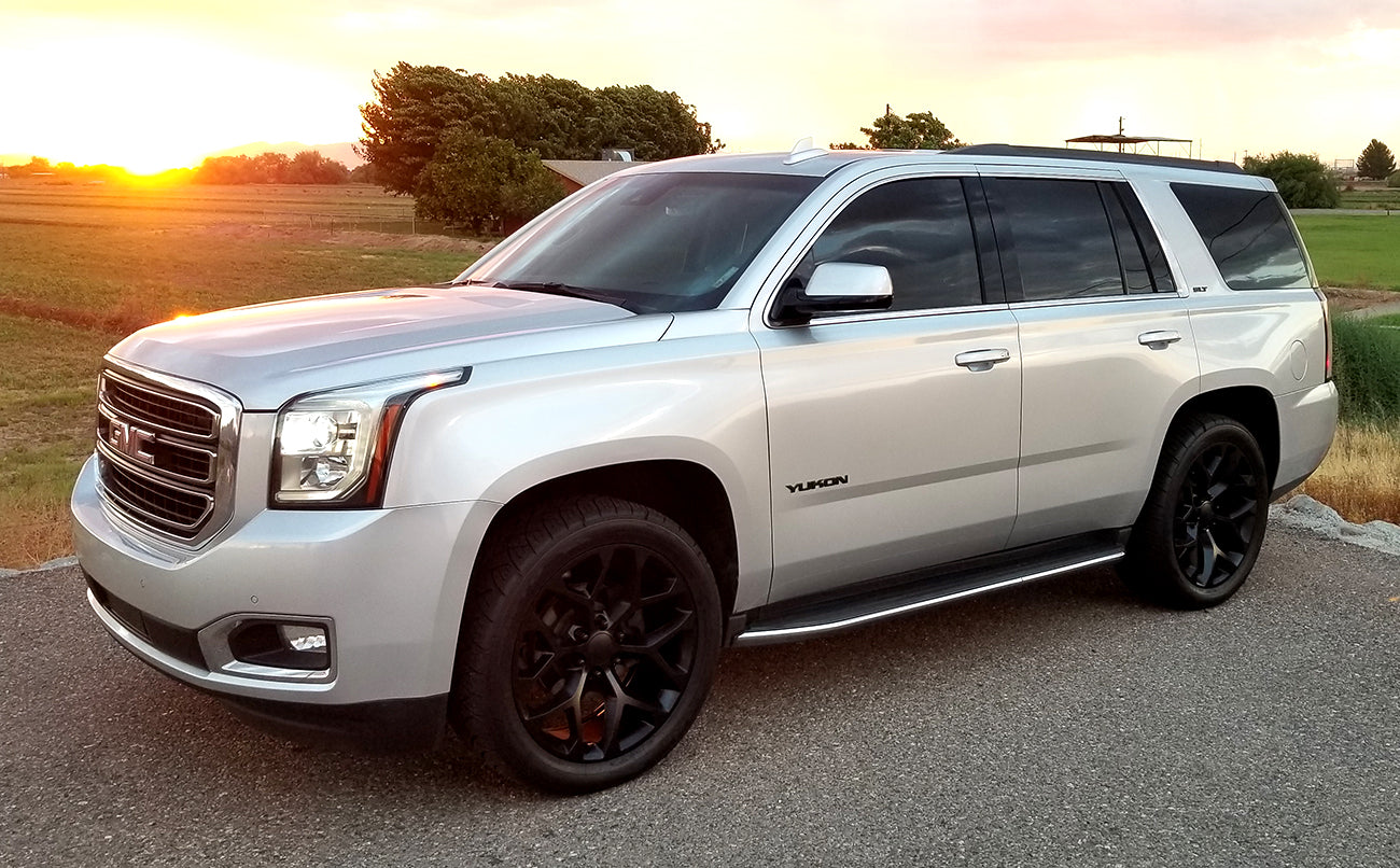 Gloss black 22-inch snowflake style OE Style Wheels for Chevy Silverado, Suburban, Tahoe, GMC Sierra, and Yukon vehicles.