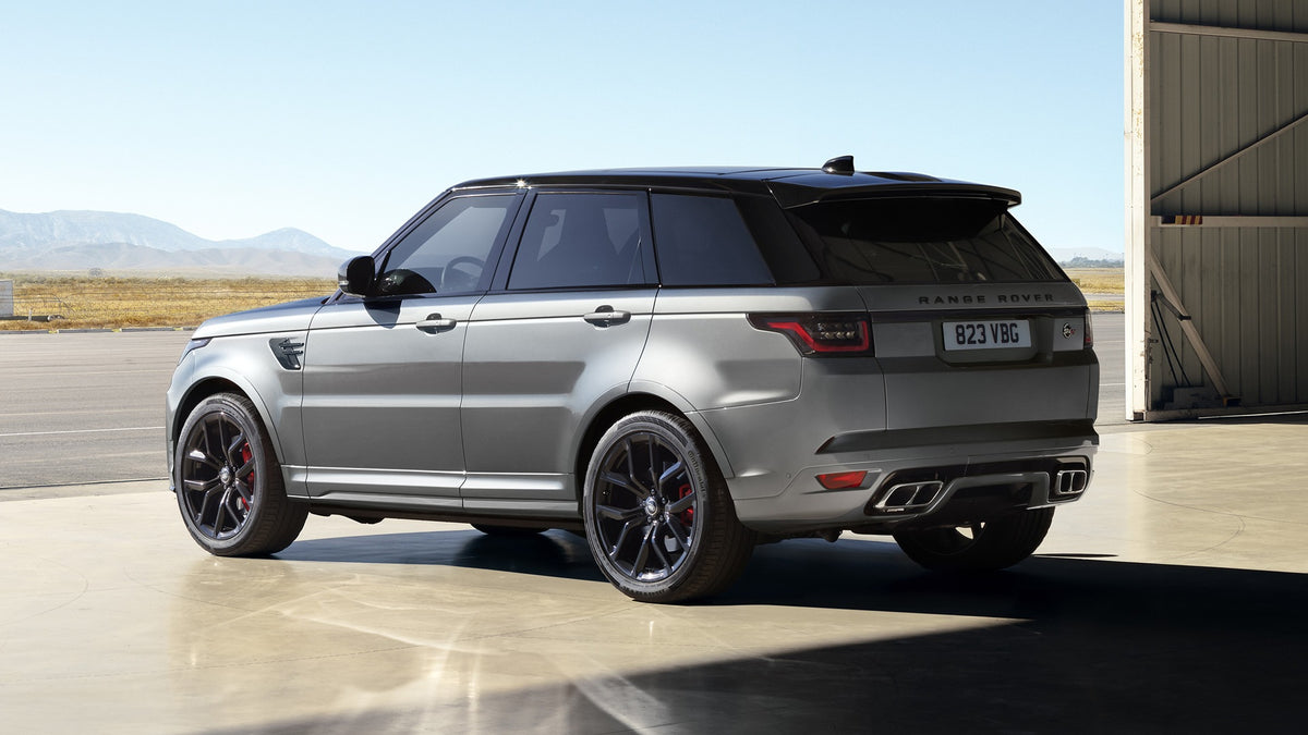 22-inch OE Style Wheels in gloss black, designed for Range Rover Defender, Discovery, LR3, LR4, HSE, Sport, SVR, and Autobiography models.
