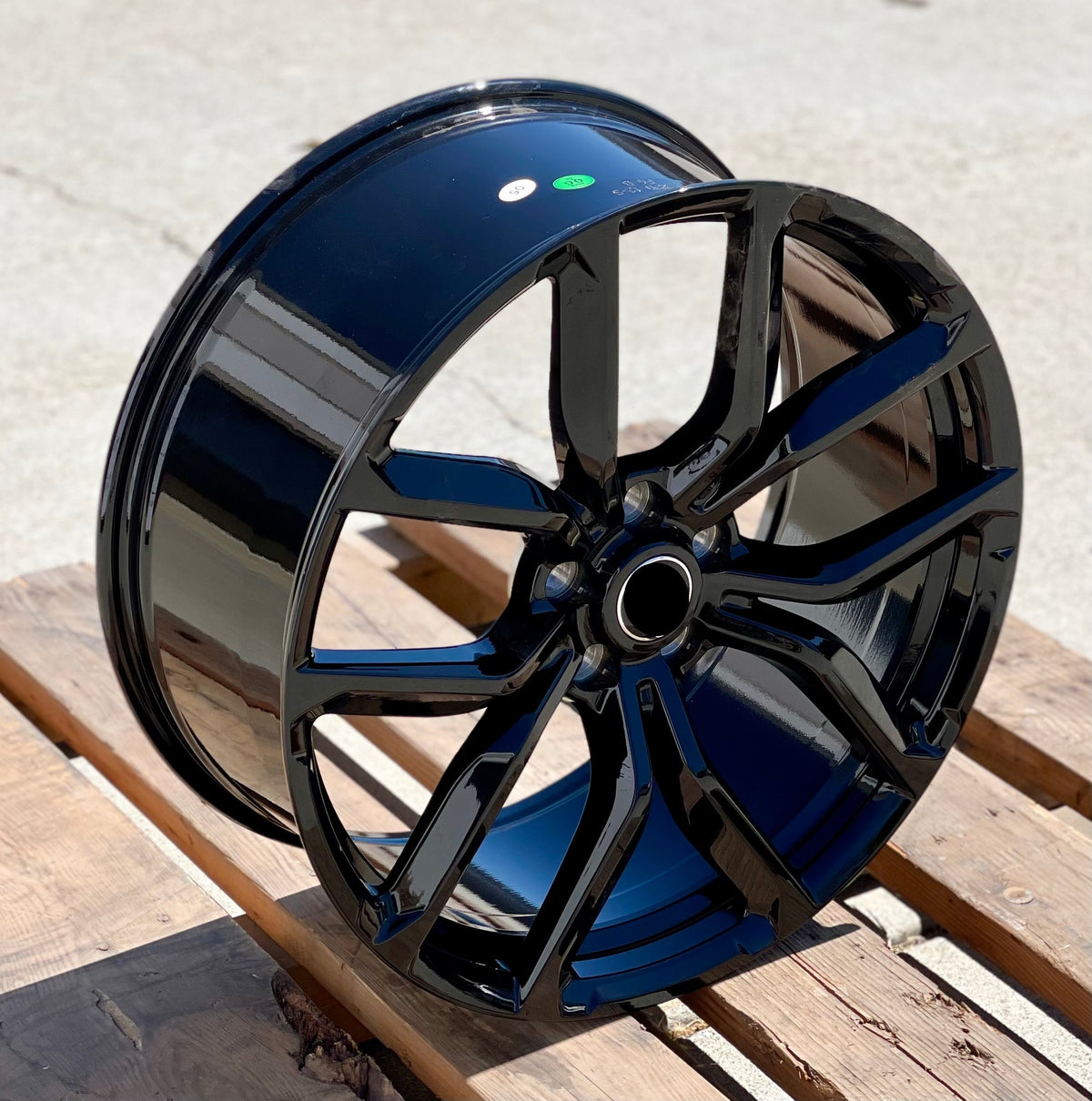 22-inch SVR Style gloss black wheels by OE Style Wheels for Range Rover Evoque S SE and Velar S SE, showcasing sleek automotive rims.