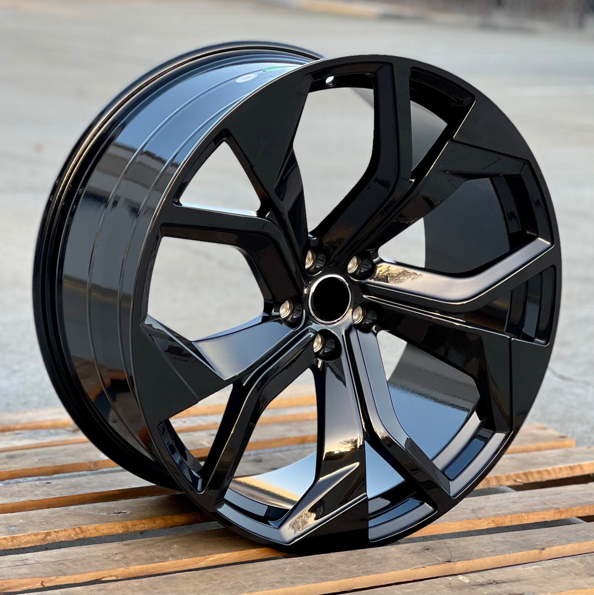 Gloss black 22-inch RS style wheels by OE Style Wheels for Audi A7, S7, Q5, Q7, Q8, SQ7, RSQ8, and E-Tron models.