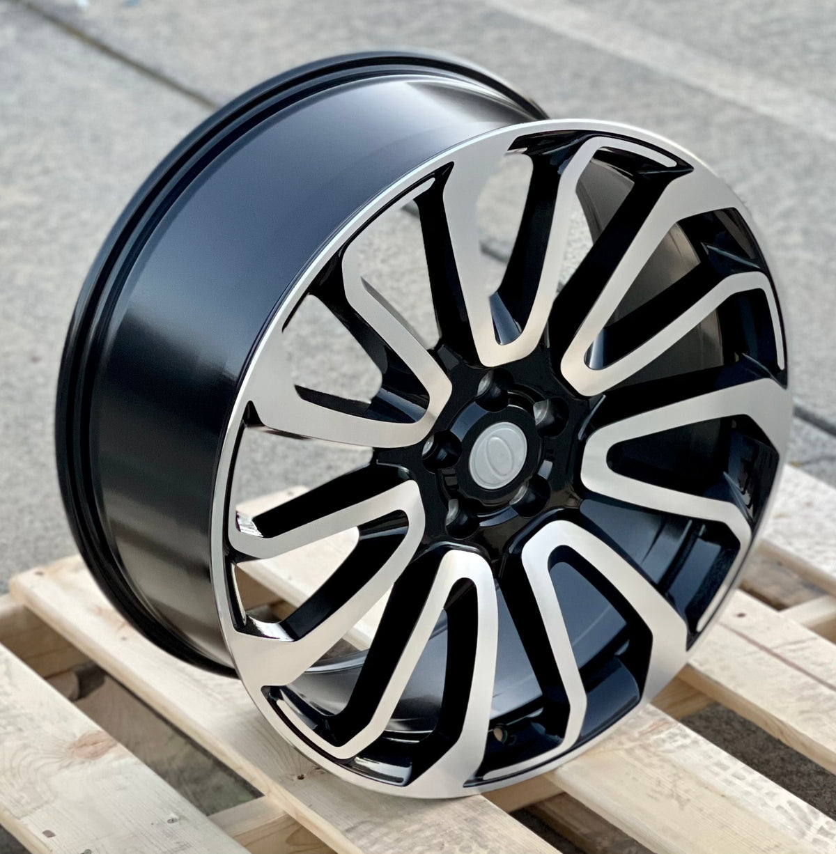 24-inch black machined OE Style Wheels for Range Rover Defender, Discovery, LR3, LR4, HSE, Sport, SVR, Supercharged, Dynamic models.