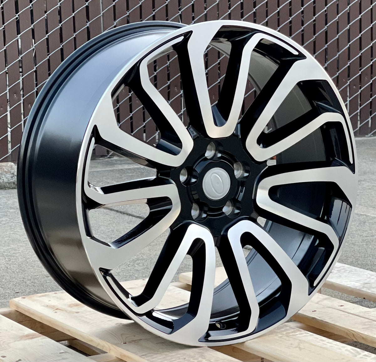 22-inch OE Style Wheels in black machined finish, designed for Range Rover Defender, Discovery, LR3, LR4, HSE, Sport, SVR, and Supercharged models.