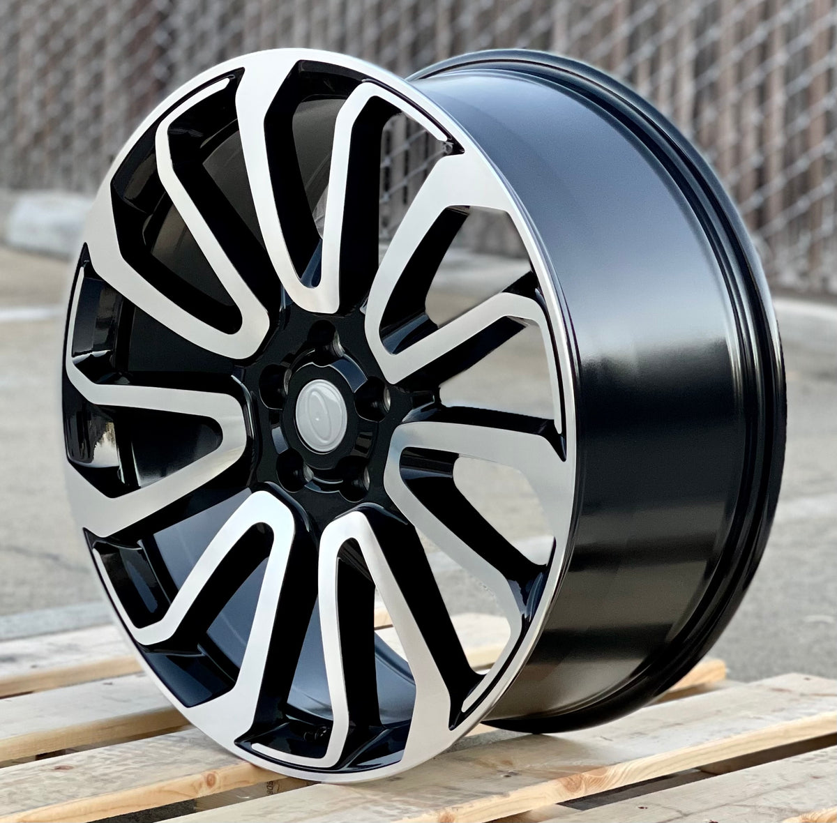 22-inch black machined Autobiography style wheels for Range Rover, Defender, Discovery, LR3, LR4, HSE, Sport, SVR, Supercharged.